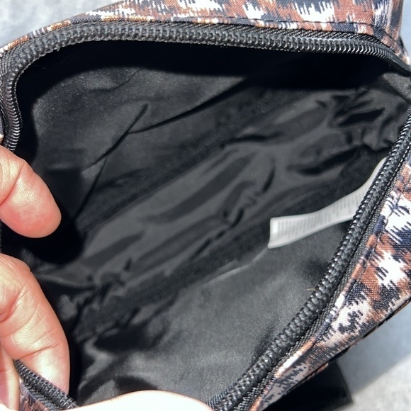 Nylon Crossbody Belt Bag animal print black & brown - Picture 9 of 9